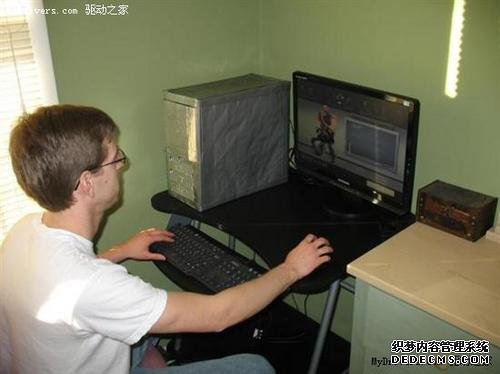 這樣還能散熱么 看強人用膠帶DIY機箱 