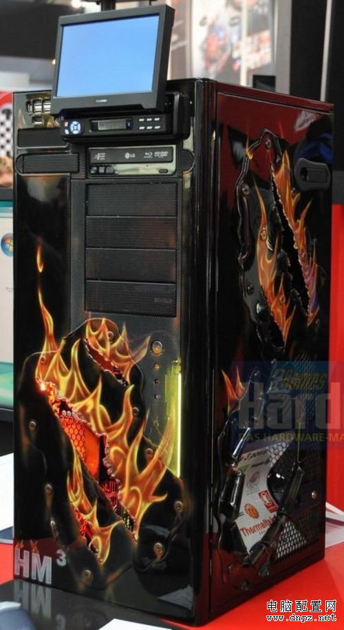 高燒40度不死 Tt CeBIT展示30萬元主機 