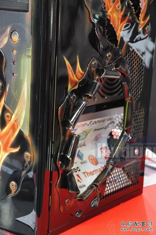 高燒40度不死 Tt CeBIT展示30萬元主機 