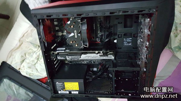 玩魔獸世界開10檔的電腦主機