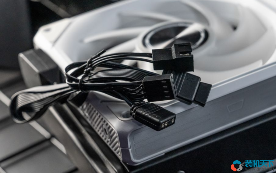 風扇3pin和4pin有什么區別？3pin風扇能插4pin接口嗎？